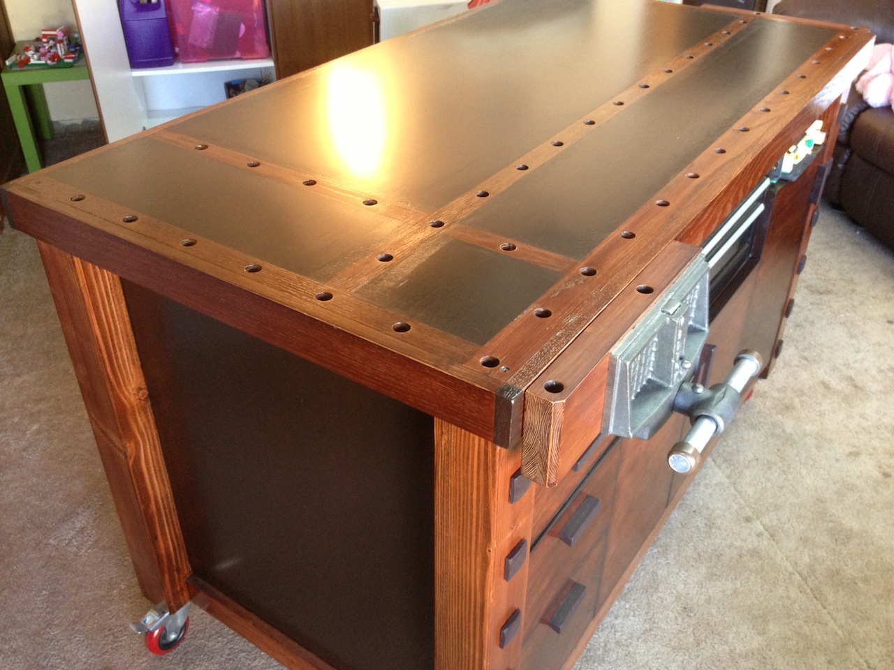 Eric's Stylish Workbench Assembly Table - The Wood Whisperer